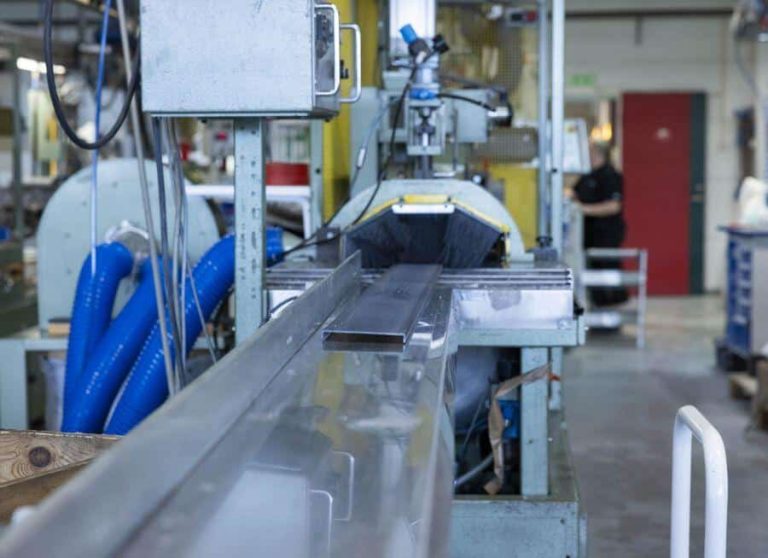 Strängsprutning (Extrudering) av plastprofiler för företag